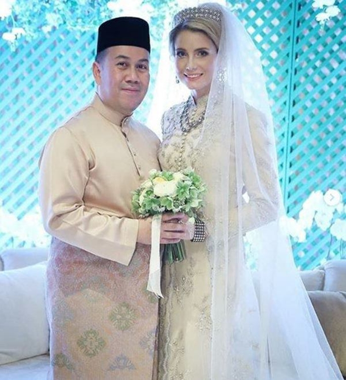 Когда наследный принц Малайзии женился на обычной девушке из Швеции, многие не одобрили их брак. Прошел год, и люди изменили свое мнение