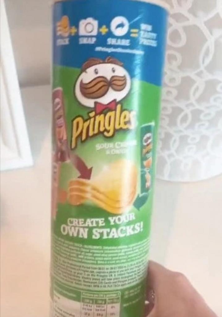 Стильная емкость для хранения муки из коробки от Pringles