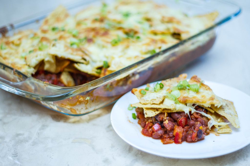 Хрустящее тесто начос и начинка из фасоли: вкусная запеканка, богатая белком и витаминами