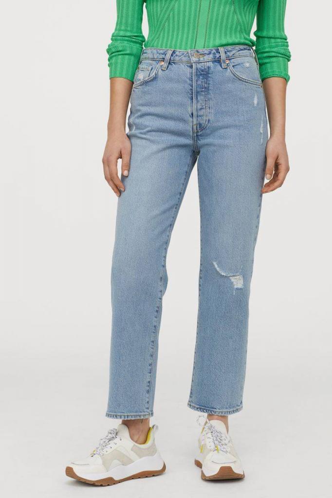 В этом сезоне джинсы становятся свободными и расклешенными: фото модных фасонов