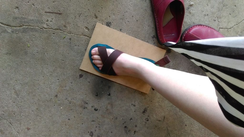 Сделала сама кожаные летние сандалии: получились очень удобными и красивыми
