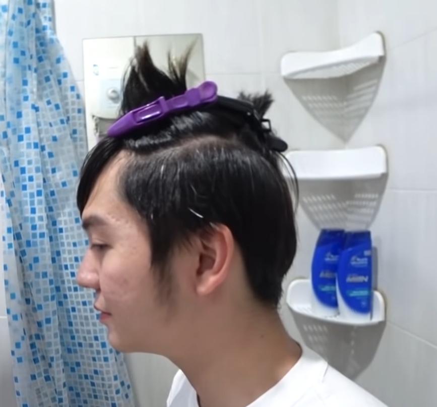 Парни пробуют привести в порядок свои волосы: мужской бьюти челлендж в Малайзии