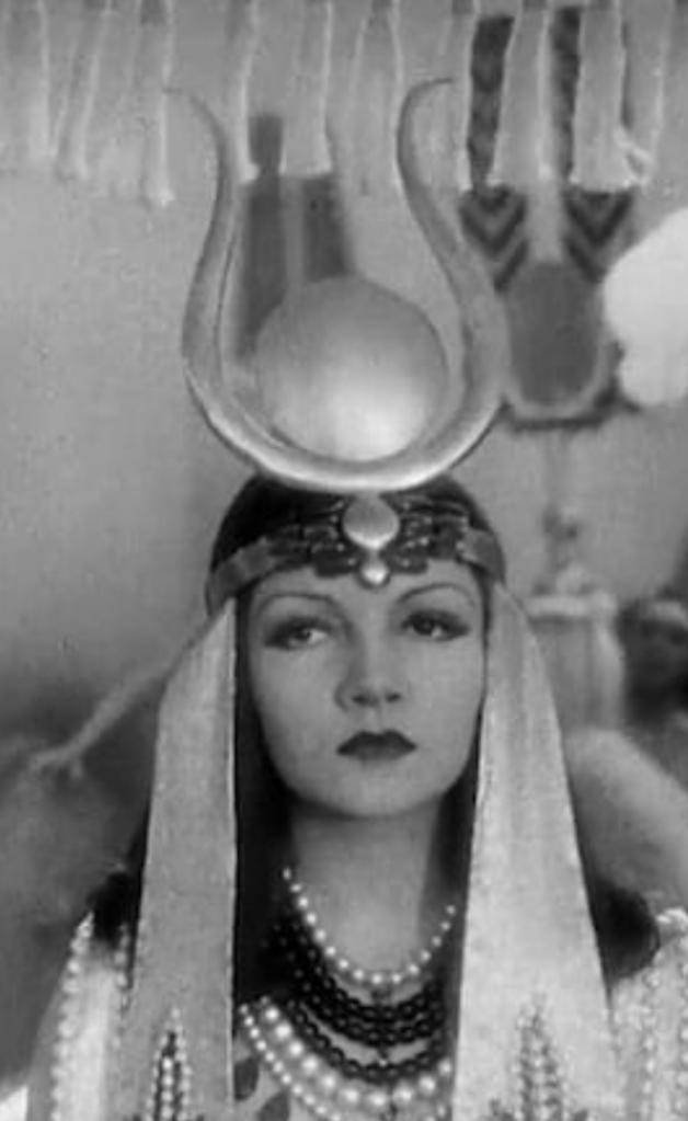 Такая разная Клеопатра: как выглядели актрисы, сыгравшие самую известную женщину Древнего мира