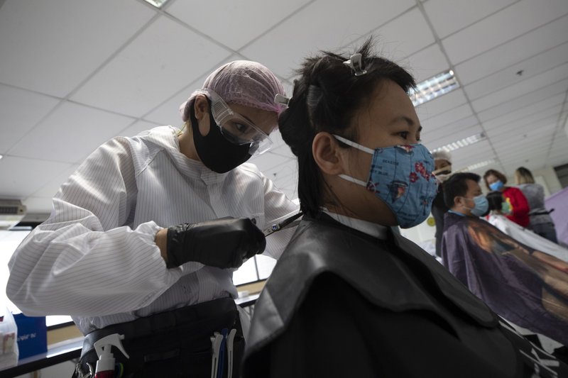 Маски могут быть в моде, но секущиеся кончики   никогда: уроки доброты от 43 летнего парикмахера из Бангкока