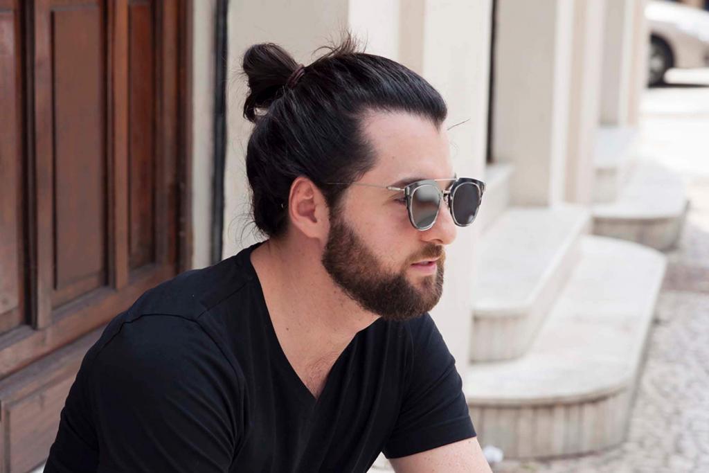 Не допускать высыхания кожи: советы по уходу за волосами летом для мужчин