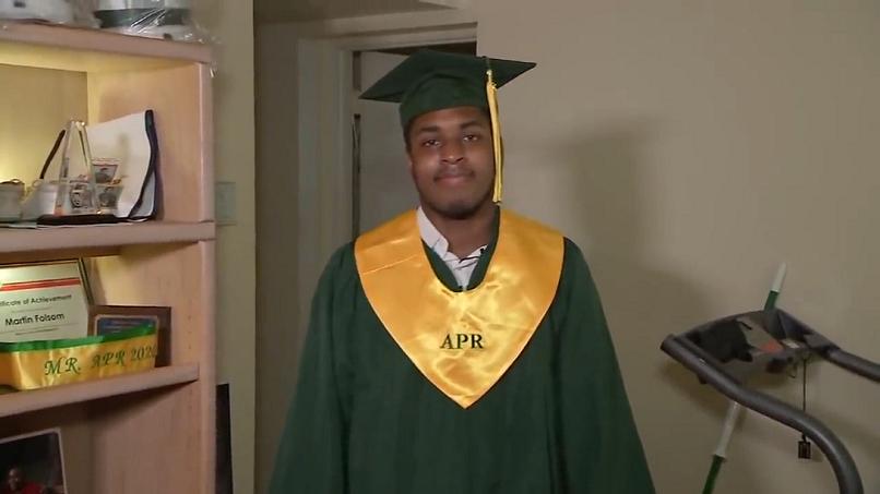 Бездомный американский подросток окончил школу и планирует поступить в государственный университет – его история учит никогда не сдаваться