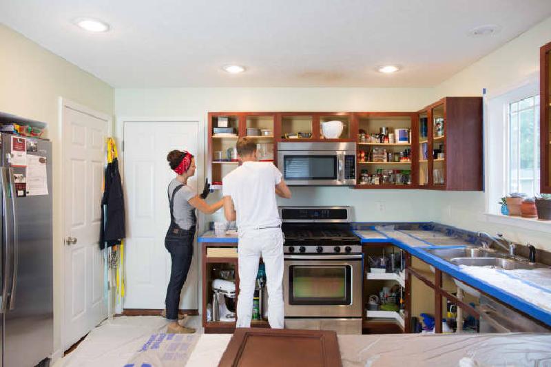 5 дней на преобразование кухонного гарнитура: профессиональные мастера полностью изменили кухню менее чем за неделю
