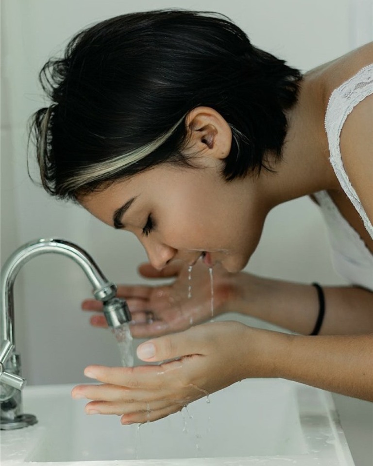 Правило 60 секунд: почему женщинам нужно мыть лицо не меньше 1 минуты
