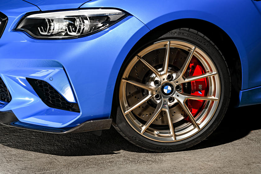 Новая ультрасовременная резина может подключаться к телефону водителя: BMW M2 CS представит «подключаемую» шину Michelin
