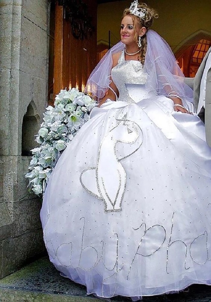 Не всегда невеста самая красивая: самые странные свадебные платья всех времен (фото)