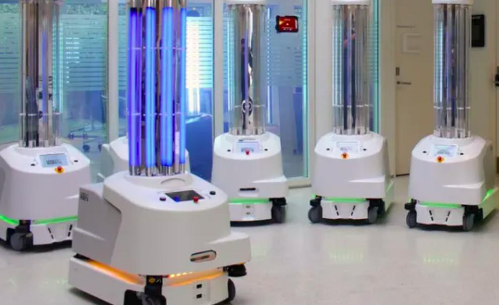 Пять роботов, помогающих людям бороться с коронавирусом: UVD роботы и другие