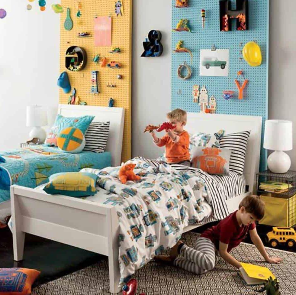 Приключение и спорт: дизайнерские идеи для оформления детской комнаты для мальчика