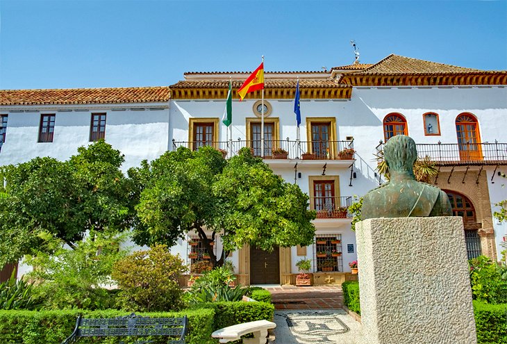 10 самых известных мест города Марбелья, Испания: Аламеда - элегантный парк 18-го века