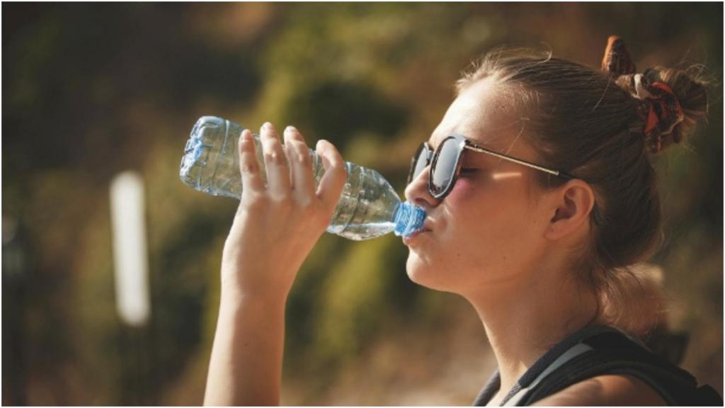 В жару важно пить: простой тест по пульсу, чтобы понять, достаточно ли жидкости в организме
