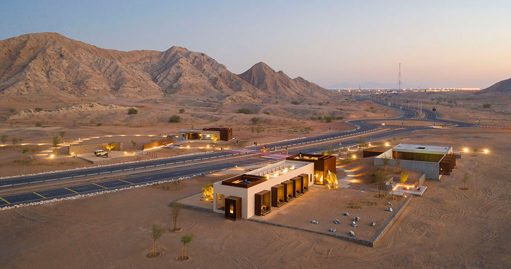 3 здания в безлюдной пустыне, больше похожие на мираж: роскошный спа отель в багровых песках ОАЭ
