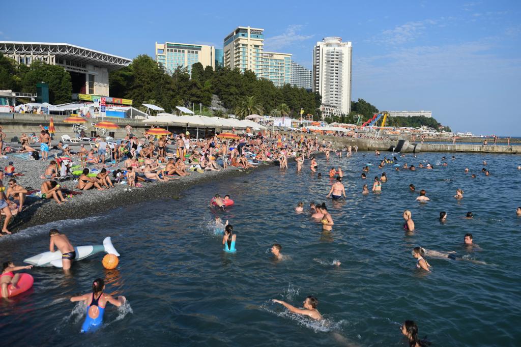 Синоптики рассказали, на каком курорте России самое теплое море: в Крыму   22 градуса, в Анапе   23, а вода  победителя  прогрелась до 24 градусов