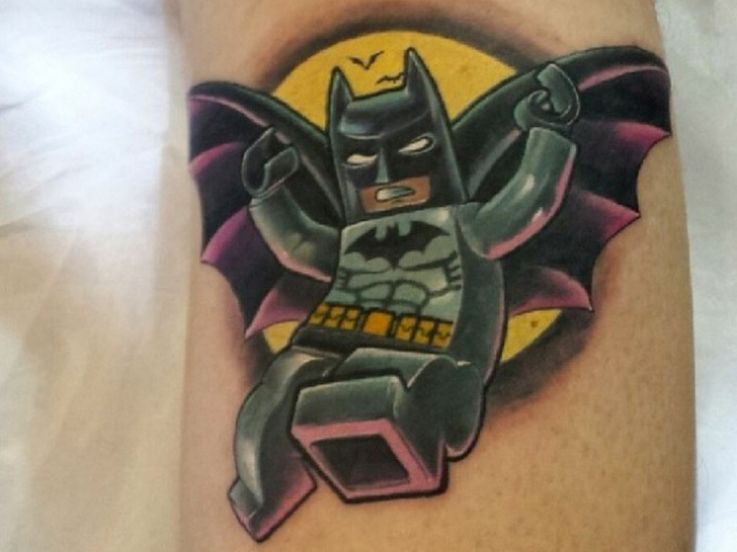 Комикс на всю руку или стиль  Лего : 10 лучших идей татуировок для поклонников Бэтмена