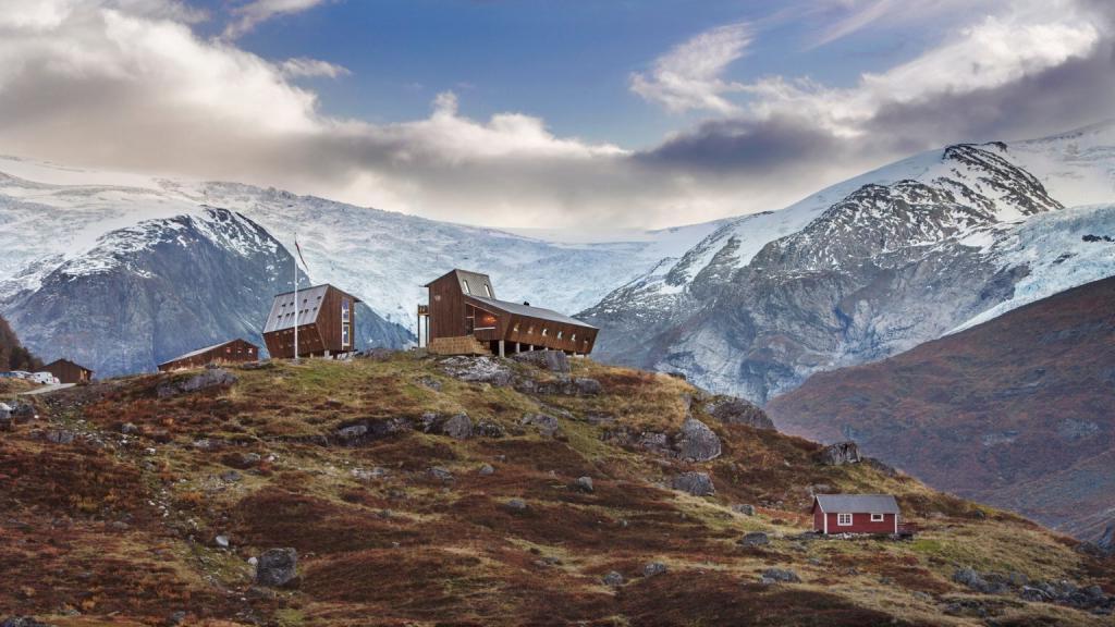Архитекторы построили в Норвегии несколько зданий с видом на ледник Йостедал. Предыдущие дома были разрушены циклоном