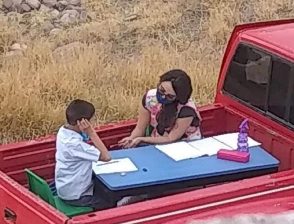 Учительница превратила свой фургон в мобильный класс для занятий