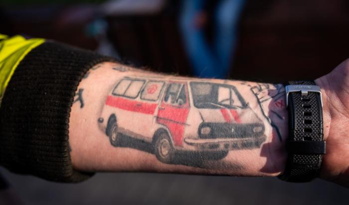 Татуированный фельдшер скорой помощи из Беларуси: 