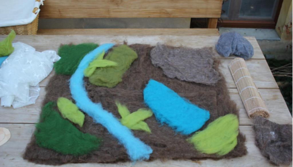 Я сделала для племянника войлочный игровой коврик с пещерами. В восторге мама и ребенок