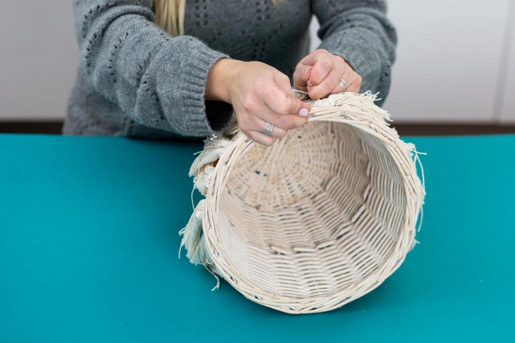 Часто использую в интерьере плетеные корзины и сама украшаю их: 3 простых способа сделать их необычными и оригинальными
