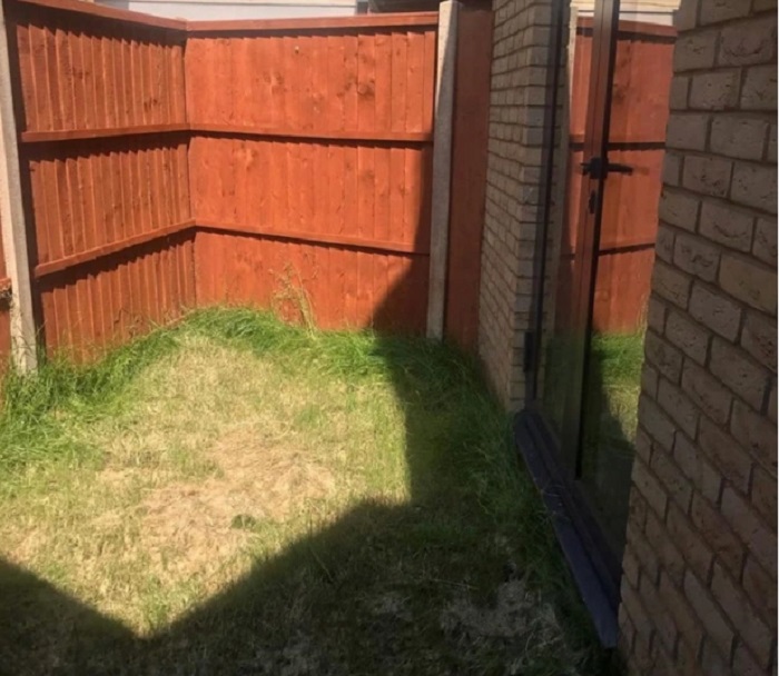 Женщина превратила свой крохотный двор в уютный уголок для отдыха: фото