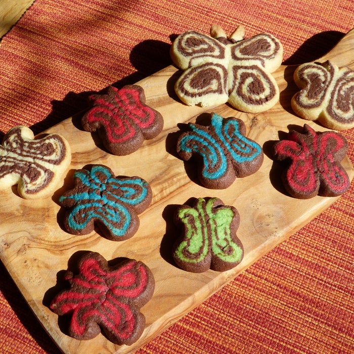Разноцветное печенье в форме бабочек: простой рецепт вкусного шоколадного лакомства