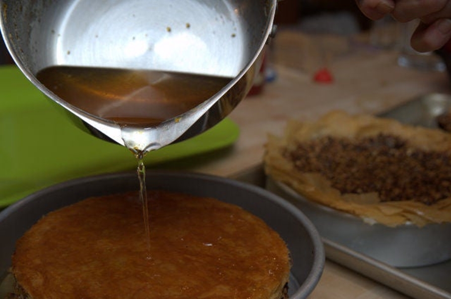 Вкуснейший торт-пахлава из слоеного теста: рецепт оригинального десерта с восточным оттенком