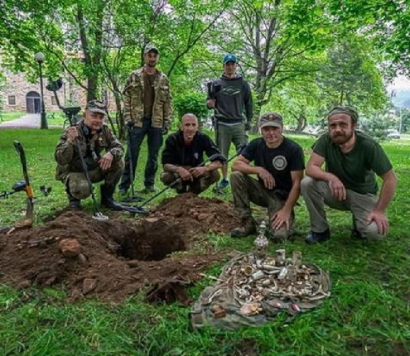 Руины королевского замка место проведения праздника длинной колбасы