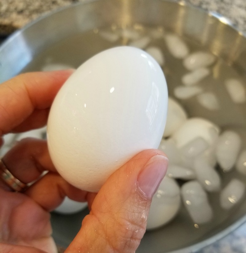  Большинство людей варят яйца неправильно : эксперт считает, что продукты нужно обязательно охладить перед приготовлением