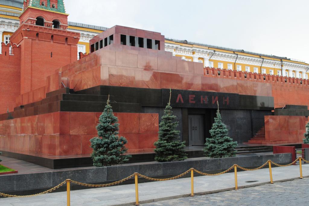 С 1 июля посетители вновь смогут посетить Мавзолей Ленина, но только в средствах индивидуальной защиты и с обязательным сохранением дистанции