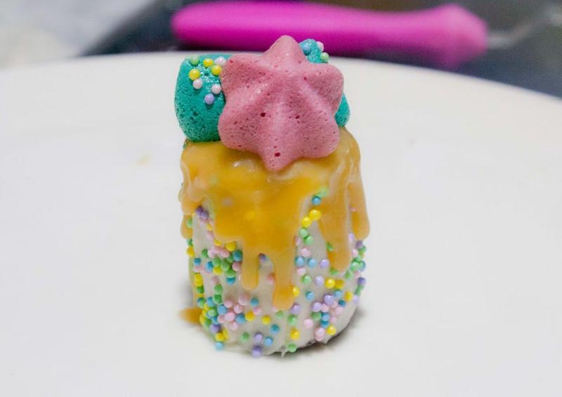 Ко дню рождения младшей дочки сделала милые мини пирожные: ребенок и гости были в восторге