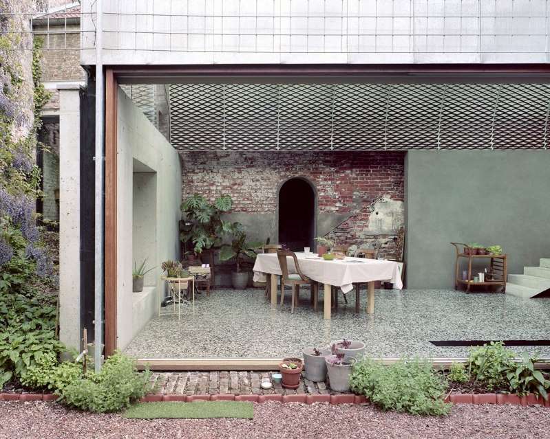 Не разберешь, где заканчивается сад и начинается квартира: необычный дизайн дома для семьи из 5 человек в Бельгии (фото)