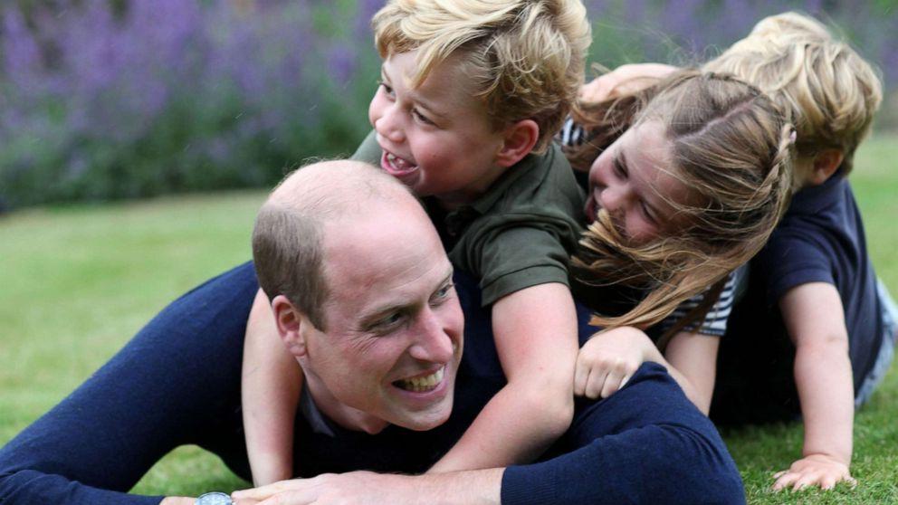 Принцу Уильяму с годами все больше не хватает мамы, и он постоянно рассказывает о ней своим детям