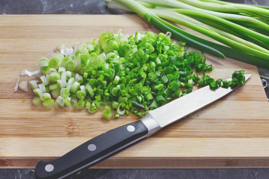 Секреты высокой кухни, которые помогут сделать блюда вкуснее: используйте домашние соусы, чугунные сковородки, сливочное масло и другие