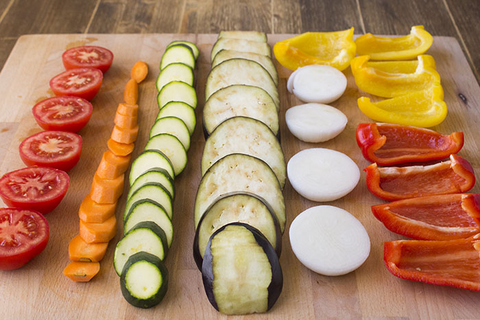 Панировка делает любое блюдо вкуснее, даже нелюбимые многими детьми овощи: простой рецепт гарнира в сухарях