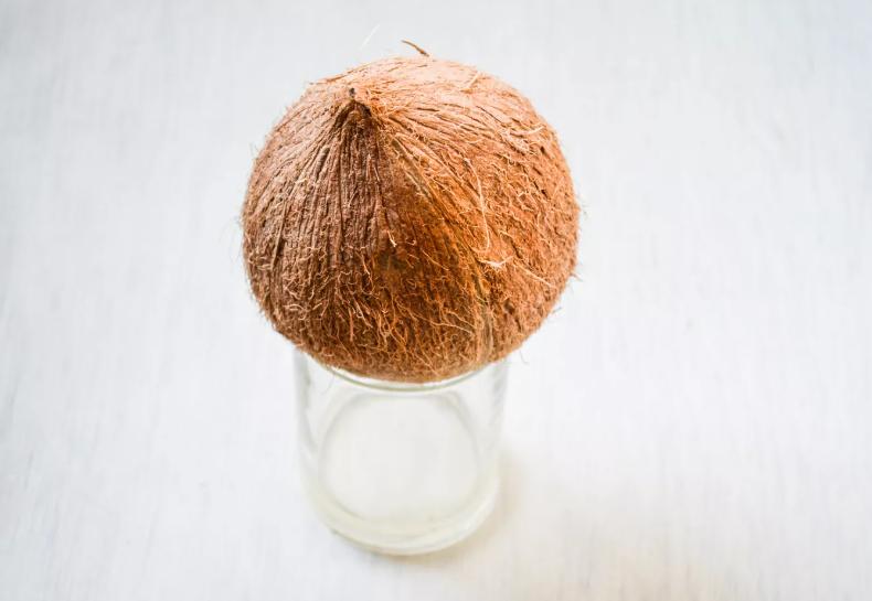 Подруга угостила самодельными кокосовыми чипсами и поделилась простым рецептом (гораздо дешевле, чем покупать готовые)