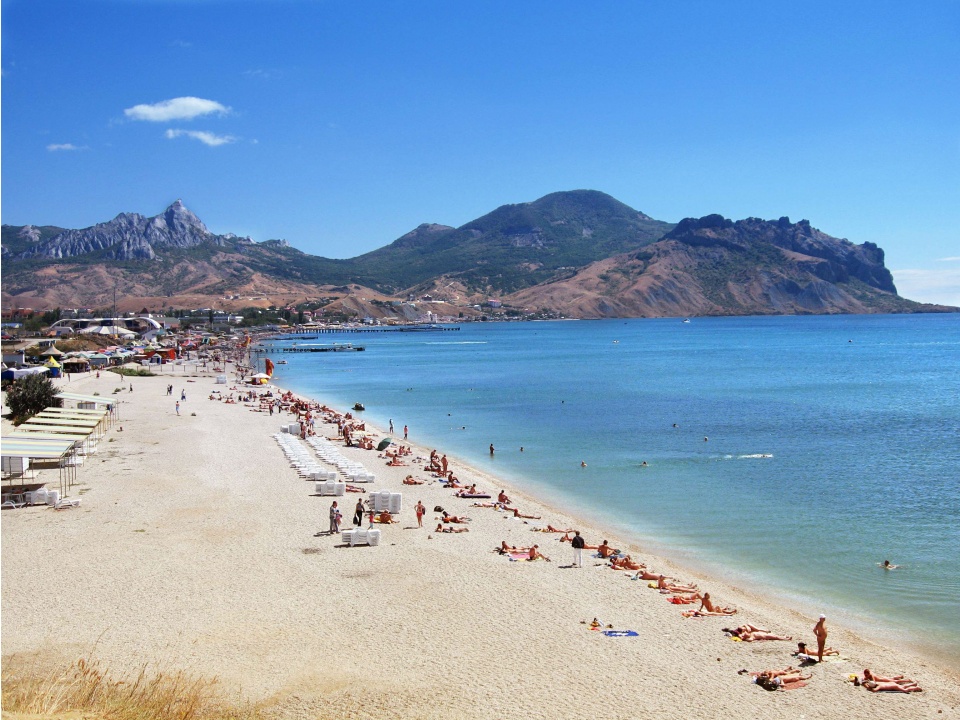 Крымские пляжи ждут россиян: какими справками нужно запастись для въезда на полуостров