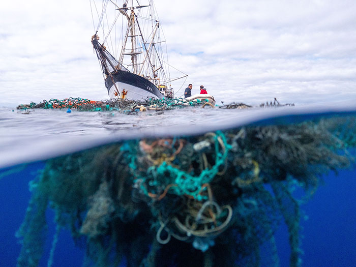 Гавайская команда экологов после 48-дневной экспедиции установила рекорд по количеству собранного в океане пластика