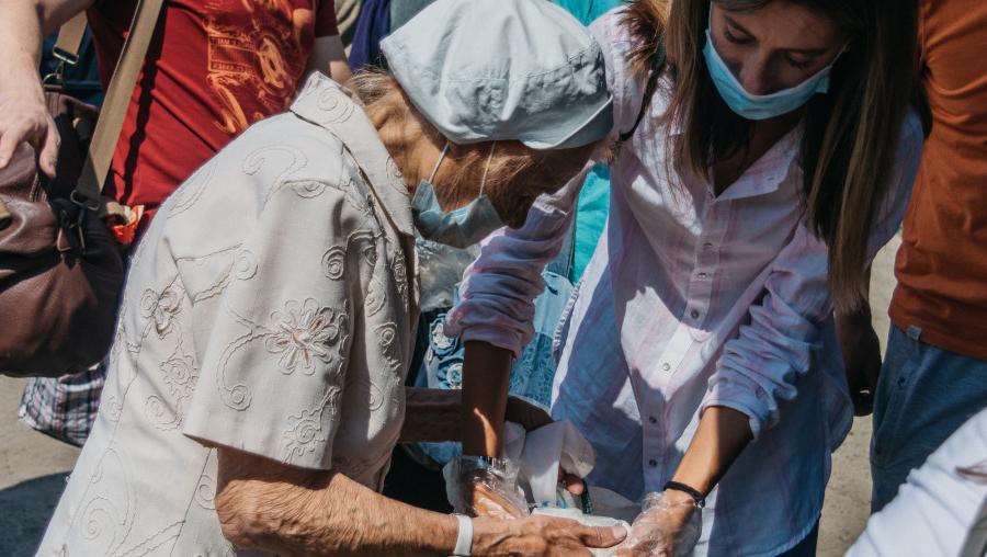 Добровольчество - призвание души: барнаульские волонтеры раз в неделю кормят нуждающихся