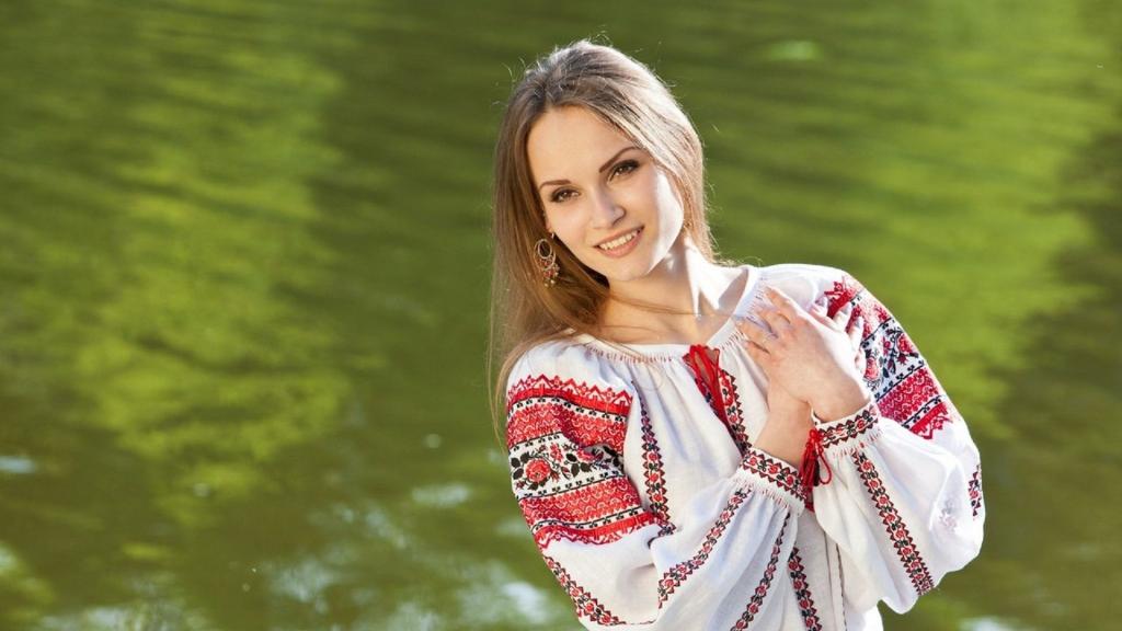 Красота украинок завораживает миллионы мужчин. А этническая одежда это только подчеркивает