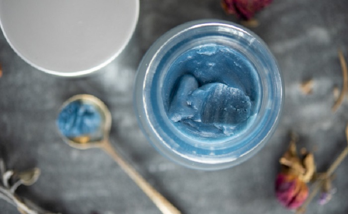 Для тела и лица делаю синий бальзам из натуральных ингредиентов: успокаивает и расслабляет клетки кожи