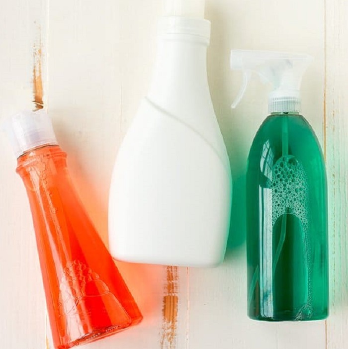 7 бытовых средств, которых я избегаю, заменив на домашние аналоги: кондиционер, чистящее средство для ванной и другие