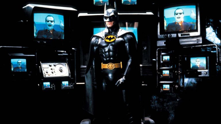Майкл Китон может вернуться в киновселенную: он сыграет Бэтмена в фэнтези “Флэш”, но студии прочат ему роль Стервятника в будущих фильмах про “Человека паука”