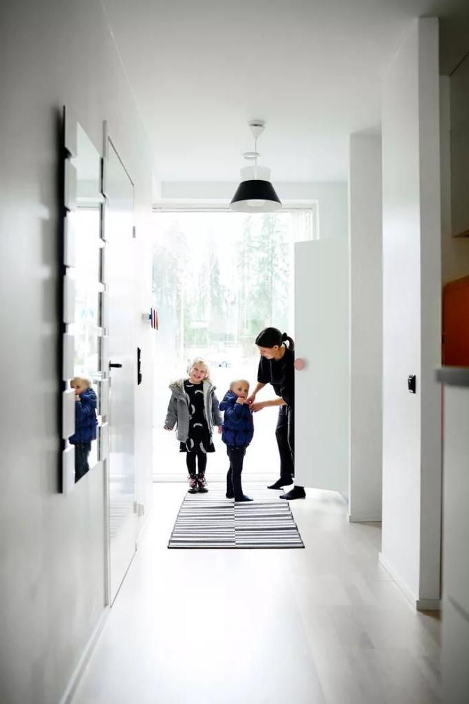 Семья живет в мультяшном доме. Необычный дизайн радует 4 х детей и гостей (фото)