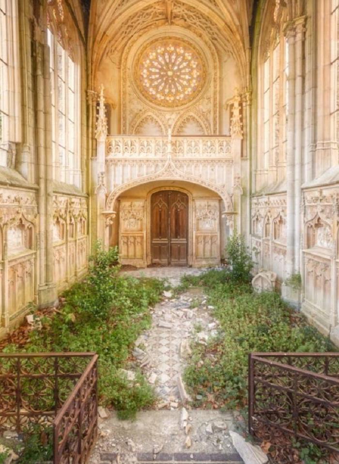 Фотограф делает невероятно красивые снимки заброшенных церквей