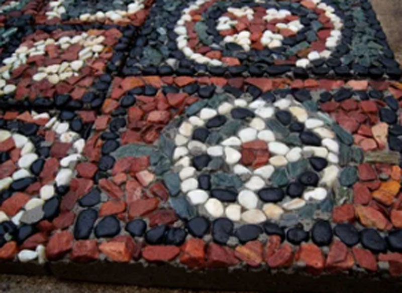 Как в Древней Греции: сделали мозаичную плитку для садовой дорожки. Соседи удивляются, где купили: фото по шагам