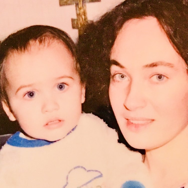 «Встала на колени в лужу прямо в дождь»: Гузеева рассказала о своей реакции, когда сын впервые назвал ее мамой