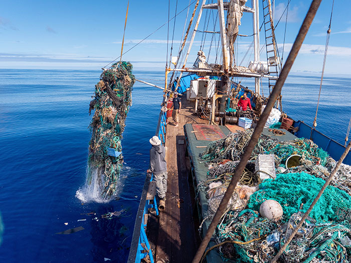 Гавайская команда экологов после 48-дневной экспедиции установила рекорд по количеству собранного в океане пластика